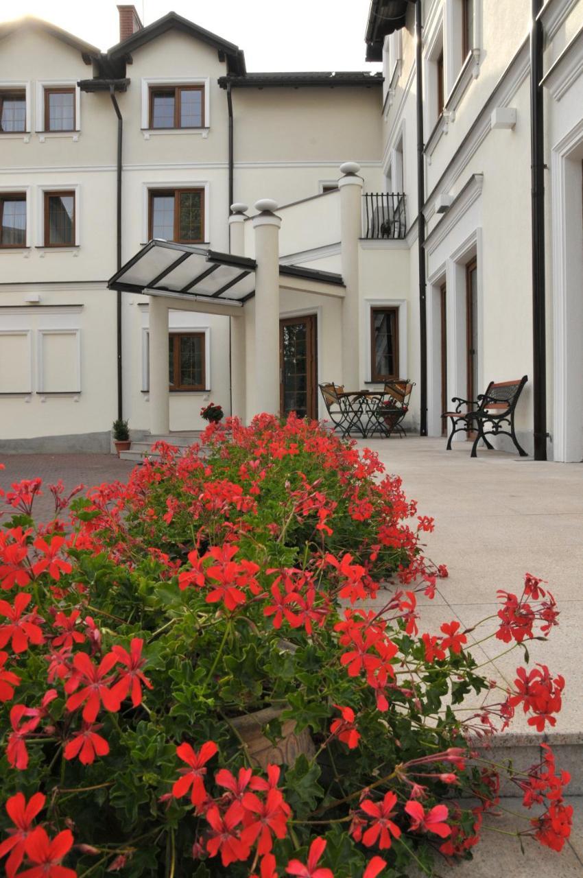Hotel Dworek*** สเกียร์เนียวิตเซ ภายนอก รูปภาพ