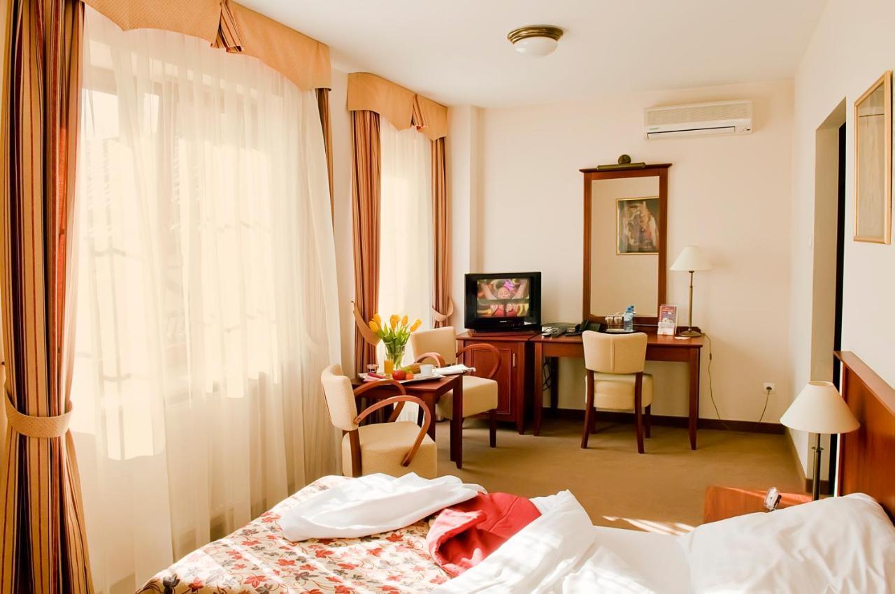 Hotel Dworek*** สเกียร์เนียวิตเซ ภายนอก รูปภาพ