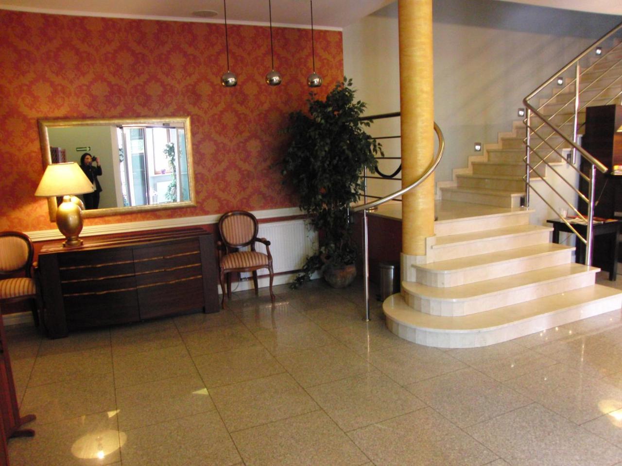 Hotel Dworek*** สเกียร์เนียวิตเซ ภายนอก รูปภาพ
