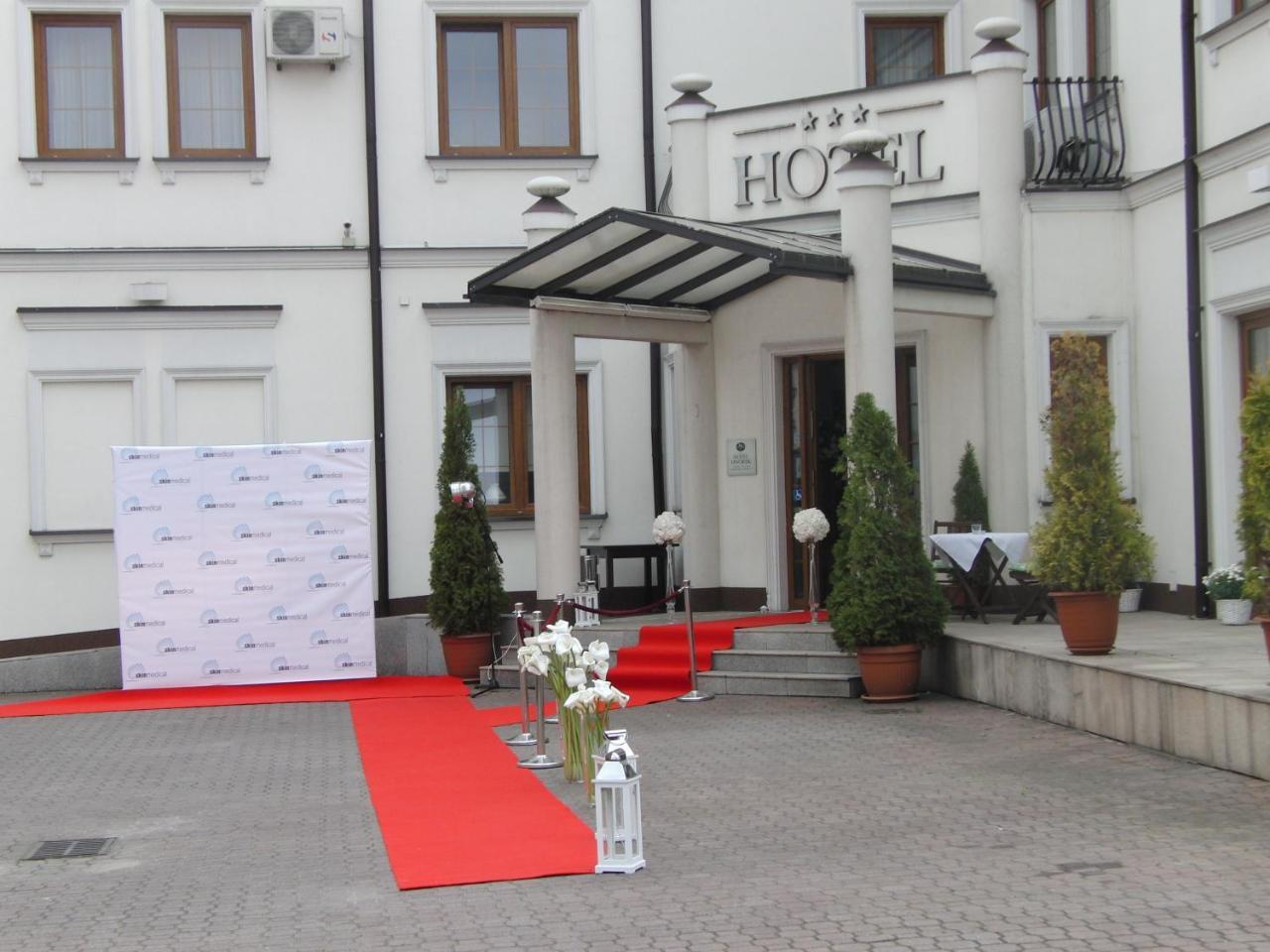 Hotel Dworek*** สเกียร์เนียวิตเซ ภายนอก รูปภาพ