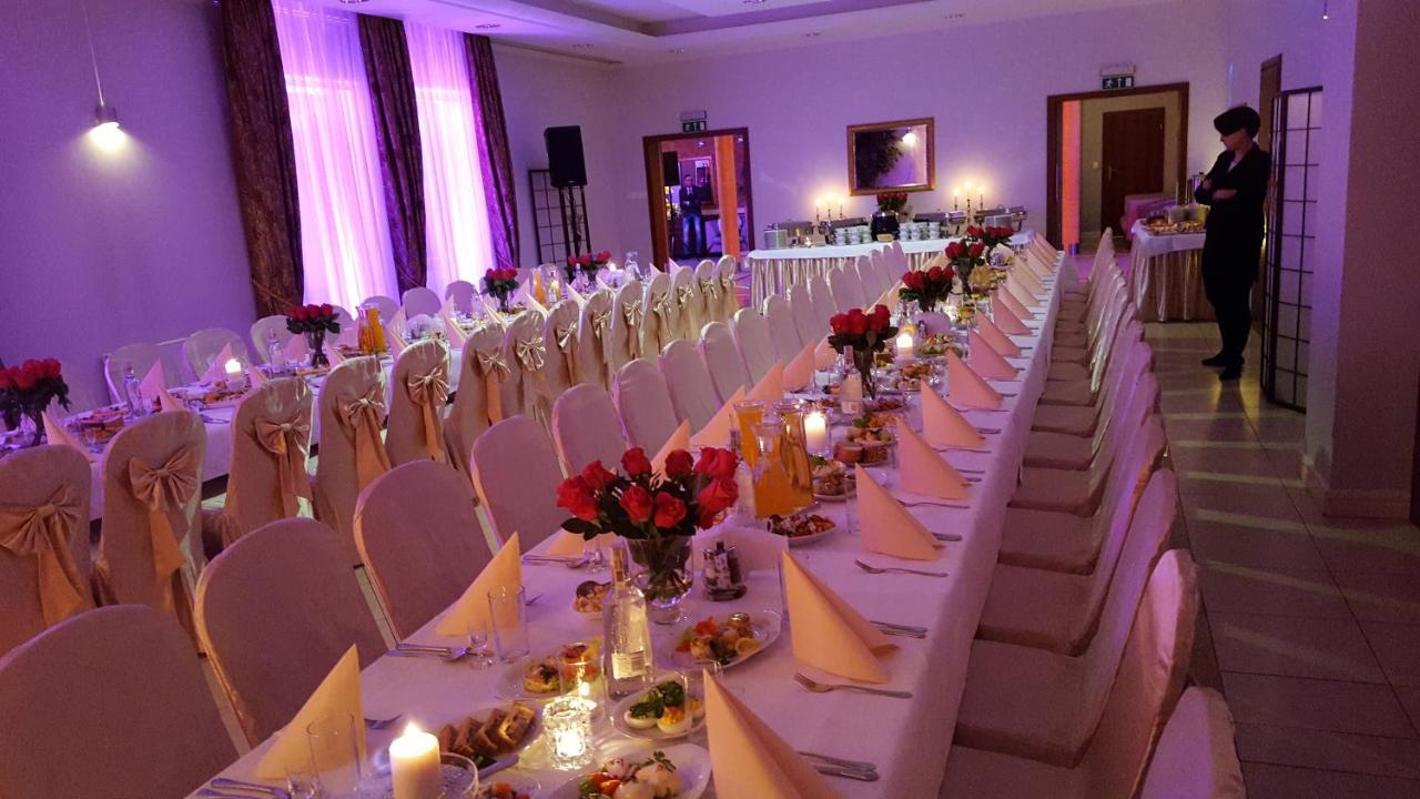 Hotel Dworek*** สเกียร์เนียวิตเซ ภายนอก รูปภาพ