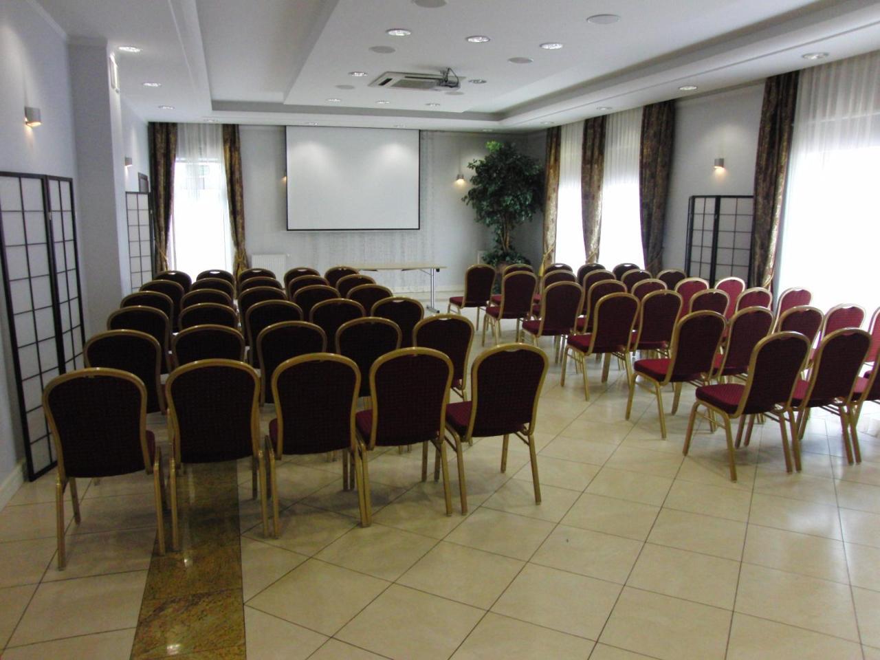 Hotel Dworek*** สเกียร์เนียวิตเซ ภายนอก รูปภาพ