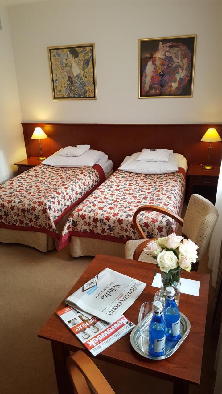 Hotel Dworek*** สเกียร์เนียวิตเซ ภายนอก รูปภาพ