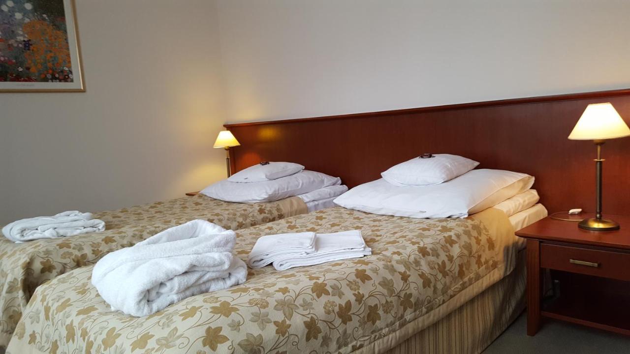 Hotel Dworek*** สเกียร์เนียวิตเซ ภายนอก รูปภาพ