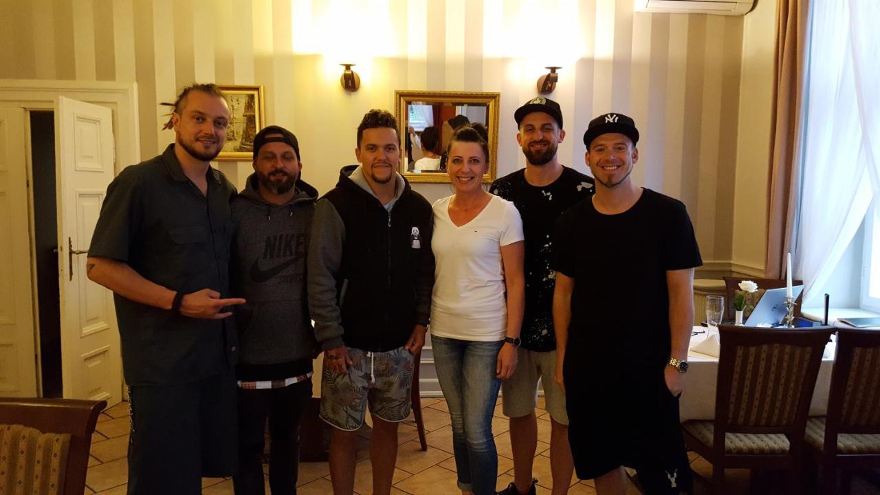 Hotel Dworek*** สเกียร์เนียวิตเซ ภายนอก รูปภาพ