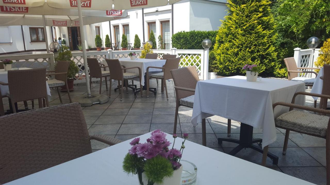 Hotel Dworek*** สเกียร์เนียวิตเซ ภายนอก รูปภาพ