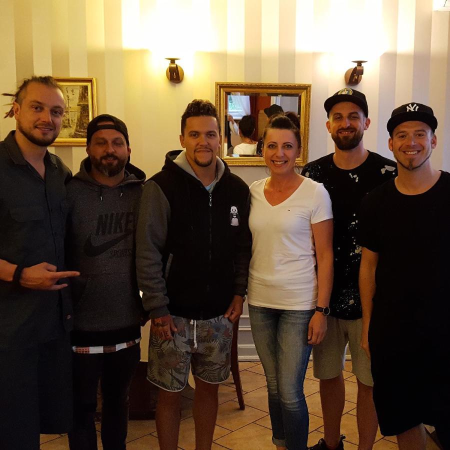 Hotel Dworek*** สเกียร์เนียวิตเซ ภายนอก รูปภาพ